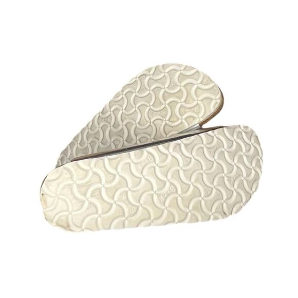 ***SOLD*** Birkenstock Arizona Sandal Softbed Leather Metallic Silver Size 6 - Picture 5 of 6